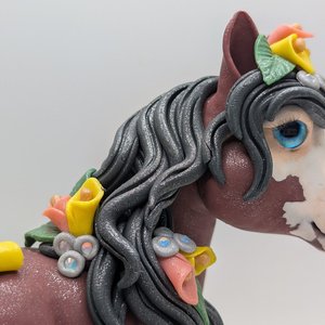 Bay Chunky Pony with Calla Lillies
