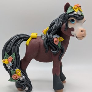 Bay Chunky Pony with Calla Lillies