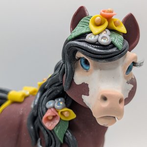 Bay Chunky Pony with Calla Lillies