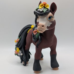 Bay Chunky Pony with Calla Lillies