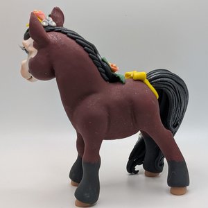 Bay Chunky Pony with Calla Lillies