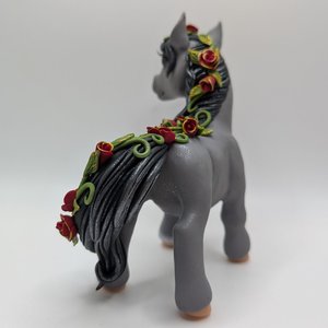 Grey Chunky Pony with Roses