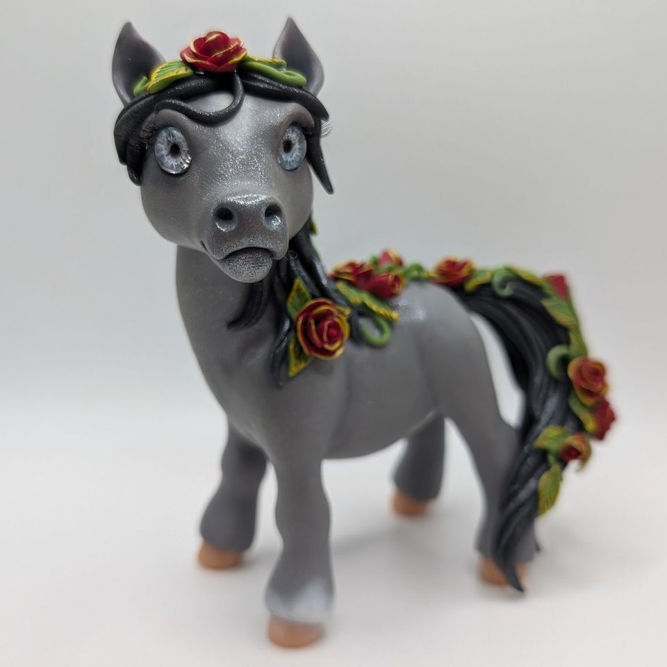 Grey Chunky Pony with Roses