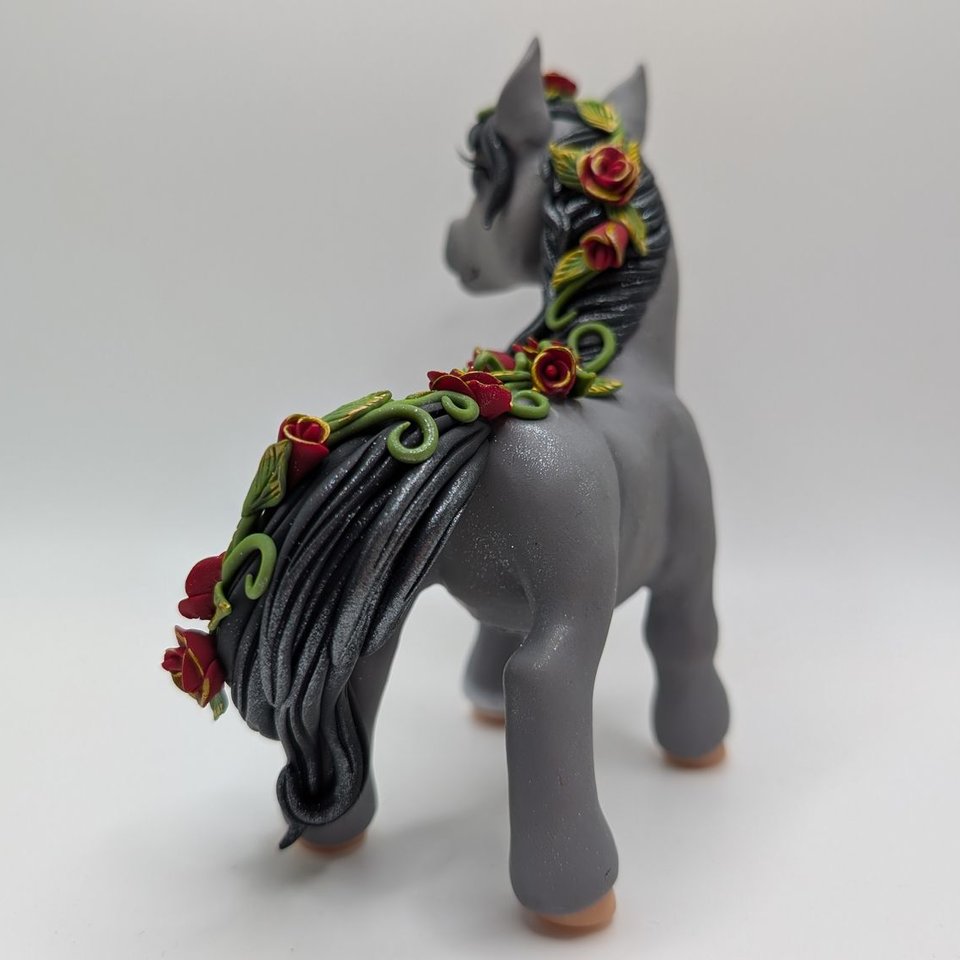 Grey Chunky Pony with Roses