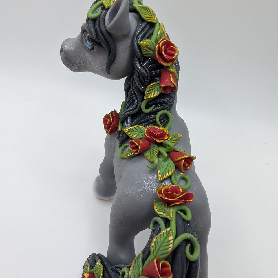 Grey Chunky Pony with Roses